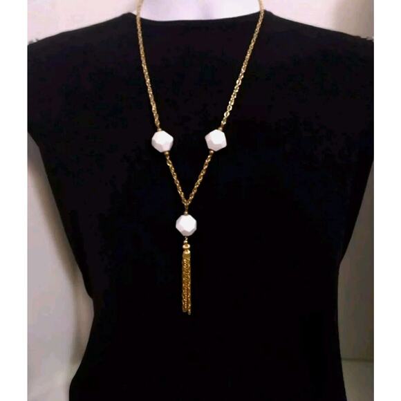 Necklace Vintage White Milk Glass Beads Station Goldtone Chain Tassle Faceted - Picture 1 of 8